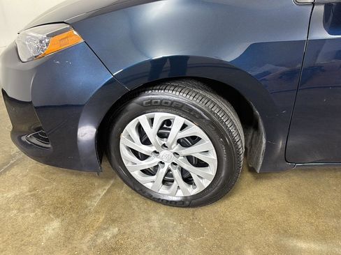 Used 2018 Toyota Corolla LE FWD image 5