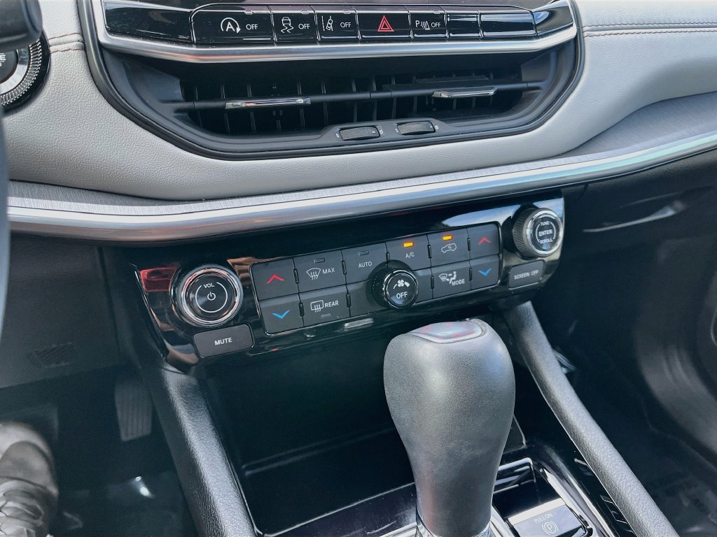 Used 2025 Jeep Compass Limited AWD/4WD image 15