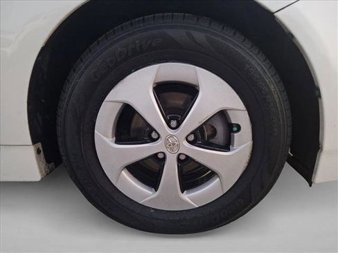 Used 2015 Toyota Prius Three image 21