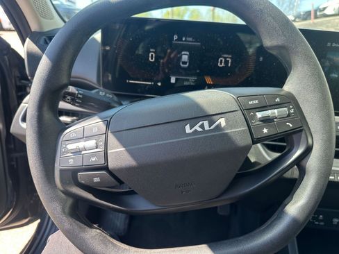 Used 2025 Kia K4 LXS image 25