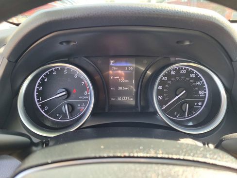 Used 2019 Toyota Camry LE image 21