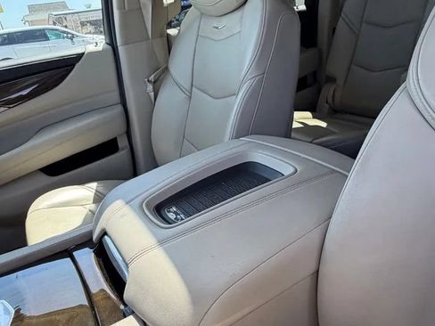 Used 2020 Cadillac Escalade ESV Premium Luxury AWD/4WD image 18
