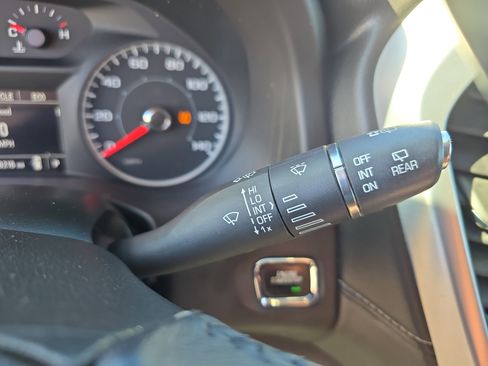 Used 2018 GMC Acadia SLE image 25