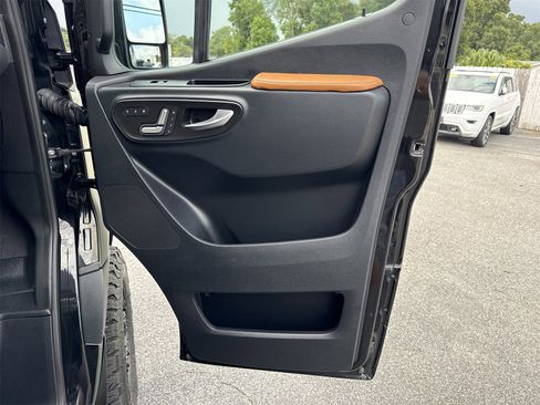Used 2019 Mercedes-Benz Sprinter 2500 image 22