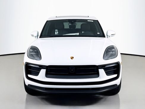 Certified 2025 Porsche Macan image 6