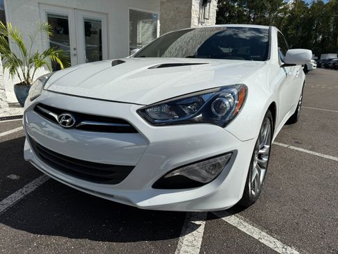 Used 2013 Hyundai Genesis 3.8 image 9