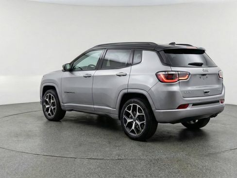 Used 2025 Jeep Compass Limited AWD/4WD image 6