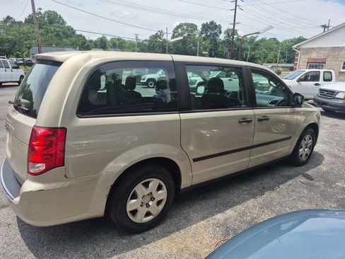 Used 2013 Dodge Grand Caravan American Value Package w/ UConnect Hands-Free Group FWD image 4