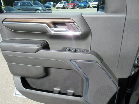 Used 2024 Chevrolet Silverado 1500 LT image 18