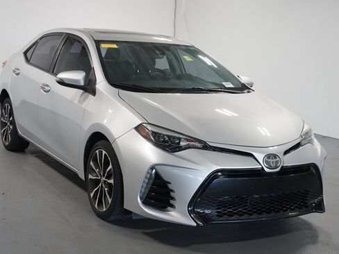Used 2017 Toyota Corolla XSE FWD image 3