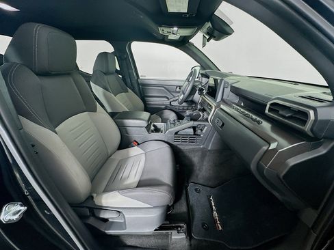 Used 2025 Toyota Tacoma TRD Off-Road image 31