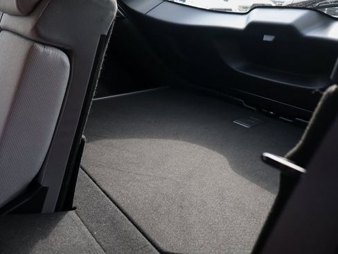 Used 2025 Toyota Corolla SE image 40