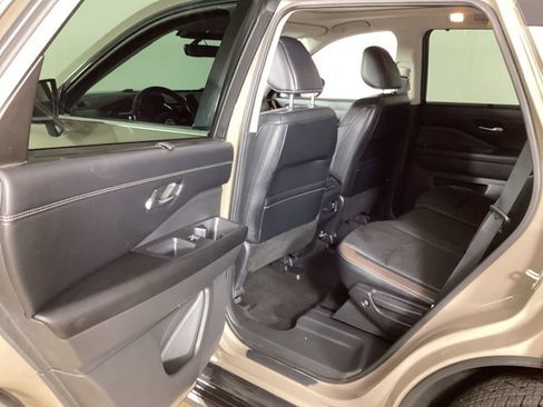 Used 2023 Nissan Pathfinder Platinum w/ Cargo Package AWD/4WD image 23