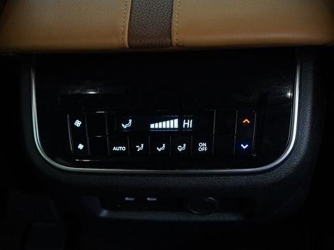Used 2025 Nissan Armada SL AWD/4WD image 17