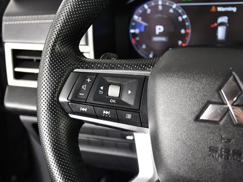 Used 2024 Mitsubishi Outlander SE AWD/4WD image 13