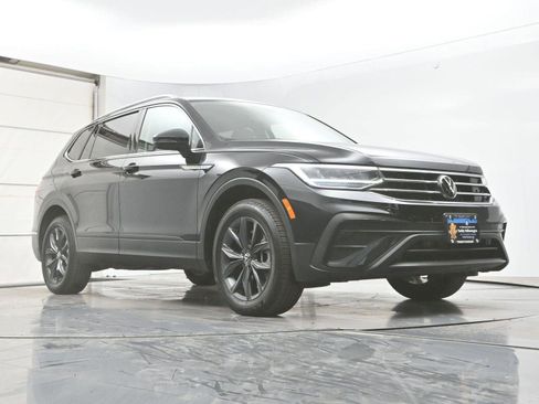 Used 2023 Volkswagen Tiguan SE w/ Panoramic Sunroof Package AWD/4WD image 29