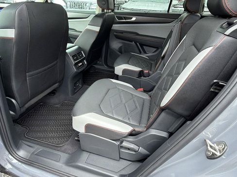 Used 2025 Volkswagen Atlas Peak Edition SE AWD/4WD image 22