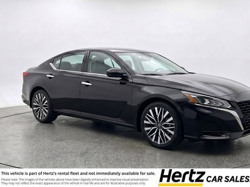 Used 2025 Nissan Altima 2.5 SV FWD image 1