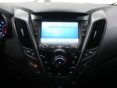 Used 2016 Hyundai Veloster Turbo image 18