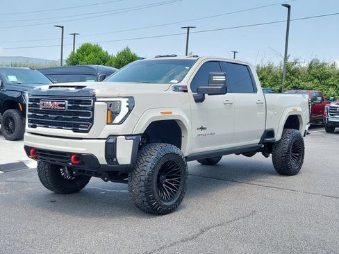 Used 2026 GMC Sierra 2500 AT4 w/ AT4 Premium Plus Package AWD/4WD image 2