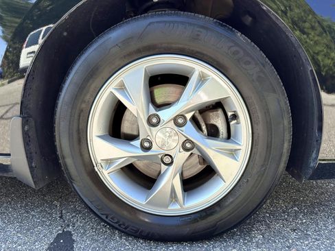 Used 2023 Hyundai Elantra SE FWD image 6