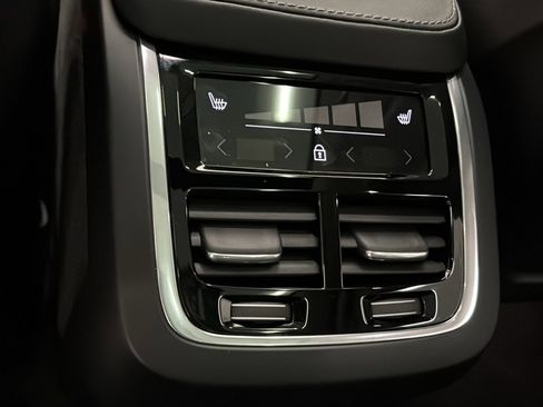 Used 2024 Volvo XC90 B6 Ultimate w/ Protection Package Premier AWD/4WD image 28