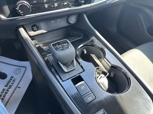Used 2025 Nissan Rogue S image 22