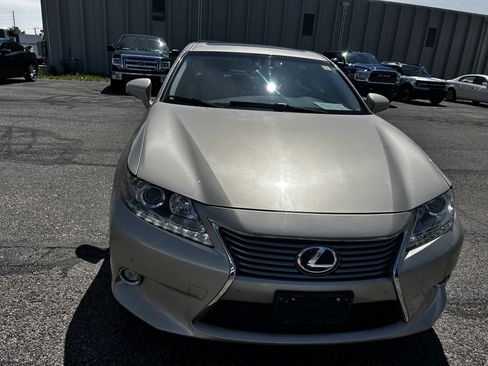 Used 2015 Lexus ES 300h w/ Navigation System Package FWD image 8