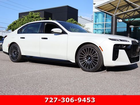 Used 2026 BMW 750e xDrive w/ Luxury Rear Seating Package AWD/4WD image 12