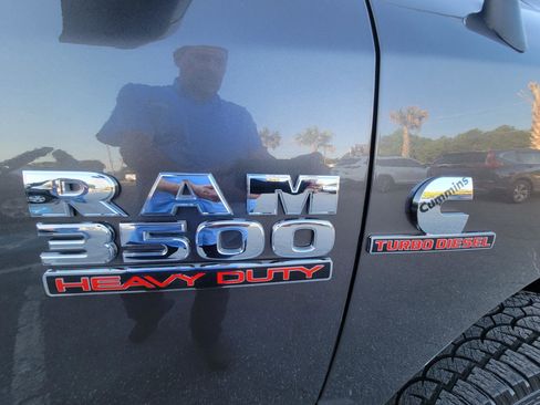 Used 2015 RAM 3500 Tradesman w/ Chrome Appearance Group AWD/4WD image 17