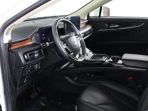 Used 2022 Lincoln Nautilus Reserve image 25