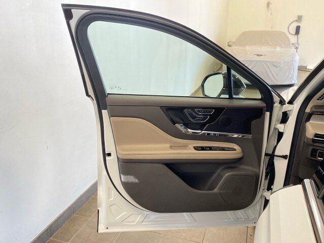 Used 2023 Lincoln Corsair AWD w/ Equipment Group 101A image 15