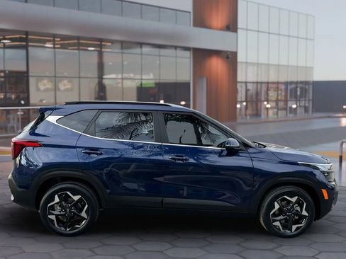 Used 2024 Kia Seltos EX image 7