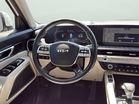 Used 2024 Kia Telluride EX w/ EX Captain's Chair Package FWD image 12