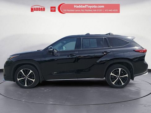 Used 2022 Toyota Highlander XSE AWD/4WD image 2