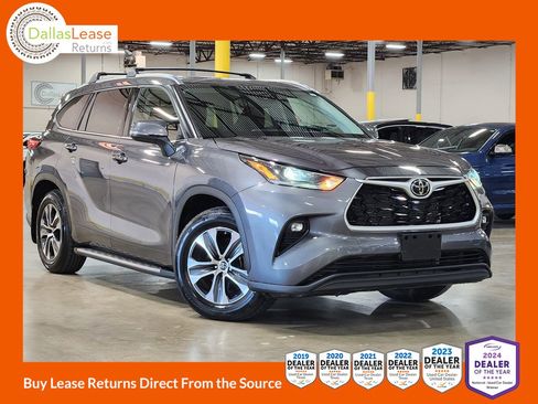 Used 2021 Toyota Highlander XLE image 1