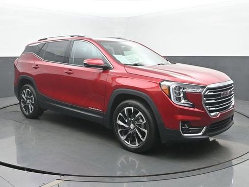 Certified 2024 GMC Terrain SLT w/ LPO, Floor Liner Package FWD image 7