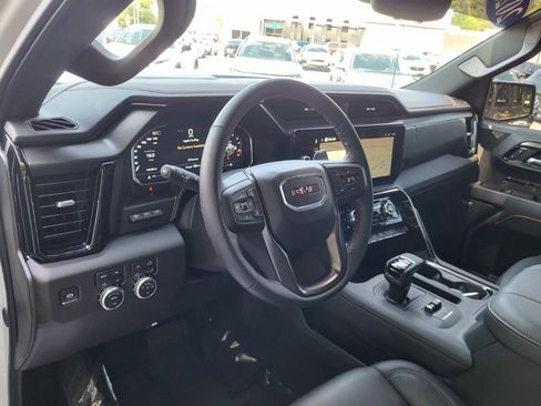Used 2025 GMC Sierra 1500 AT4 w/ Technology Package AWD/4WD image 10