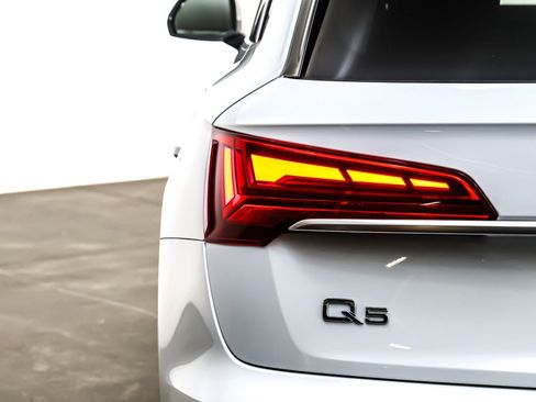 Used 2024 Audi Q5 e Prestige w/ Prestige Package image 16