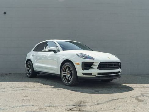 Certified 2019 Porsche Macan S AWD/4WD image 9