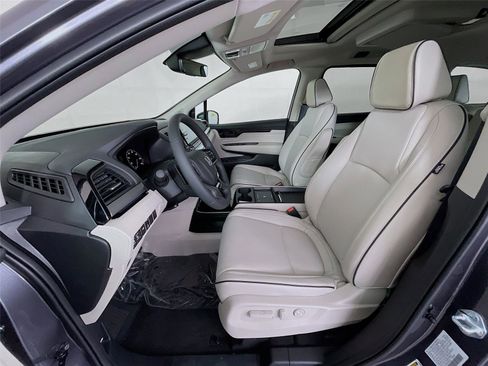 New 2026 Honda Odyssey Touring image 18