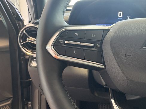 Used 2025 Chevrolet Equinox LT w/ Convenience Package II image 12