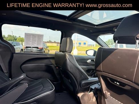 Used 2025 Chrysler Pacifica Limited FWD image 38