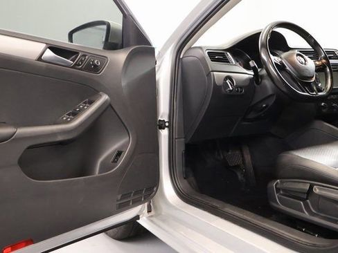 Used 2015 Volkswagen Jetta SE image 8