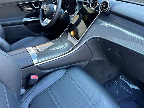 Used 2025 Mercedes-Benz GLC 300 4MATIC image 32