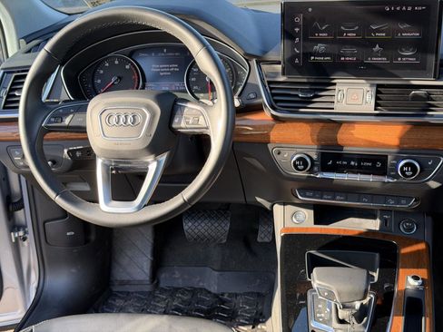 Used 2023 Audi Q5 2.0T Premium w/ Convenience Package image 19