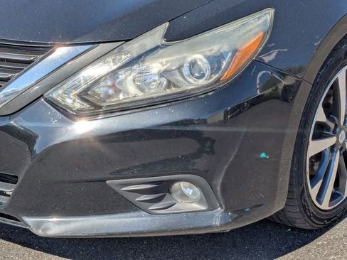 Used 2017 Nissan Altima 2.5 SR w/ LED Appearance Package FWD image 10