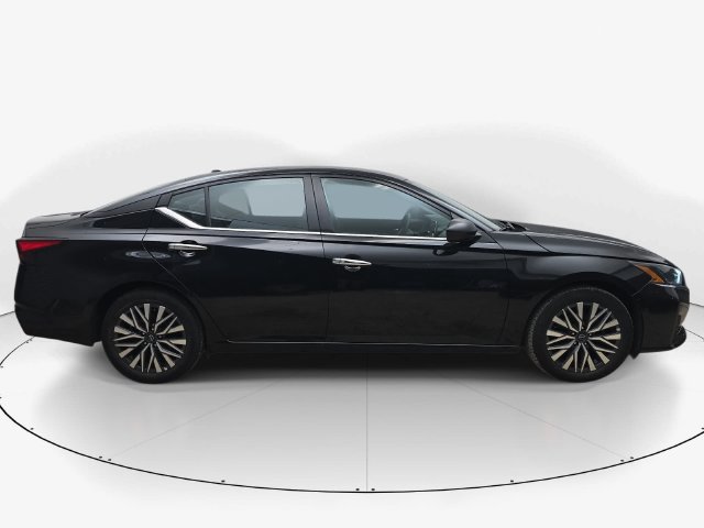 Used 2025 Nissan Altima 2.5 SV FWD image 4