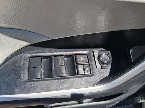 Used 2021 Toyota RAV4 XLE w/ Convenience Package AWD/4WD image 21