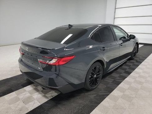 Used 2025 Toyota Camry SE w/ Convenience Package FWD image 4